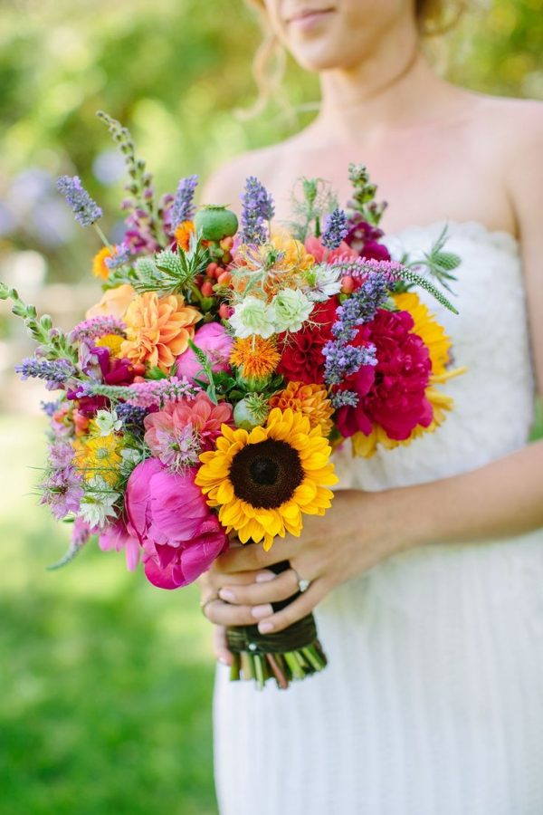 Khám phá ý nghĩa các màu sắc hoa cưới
